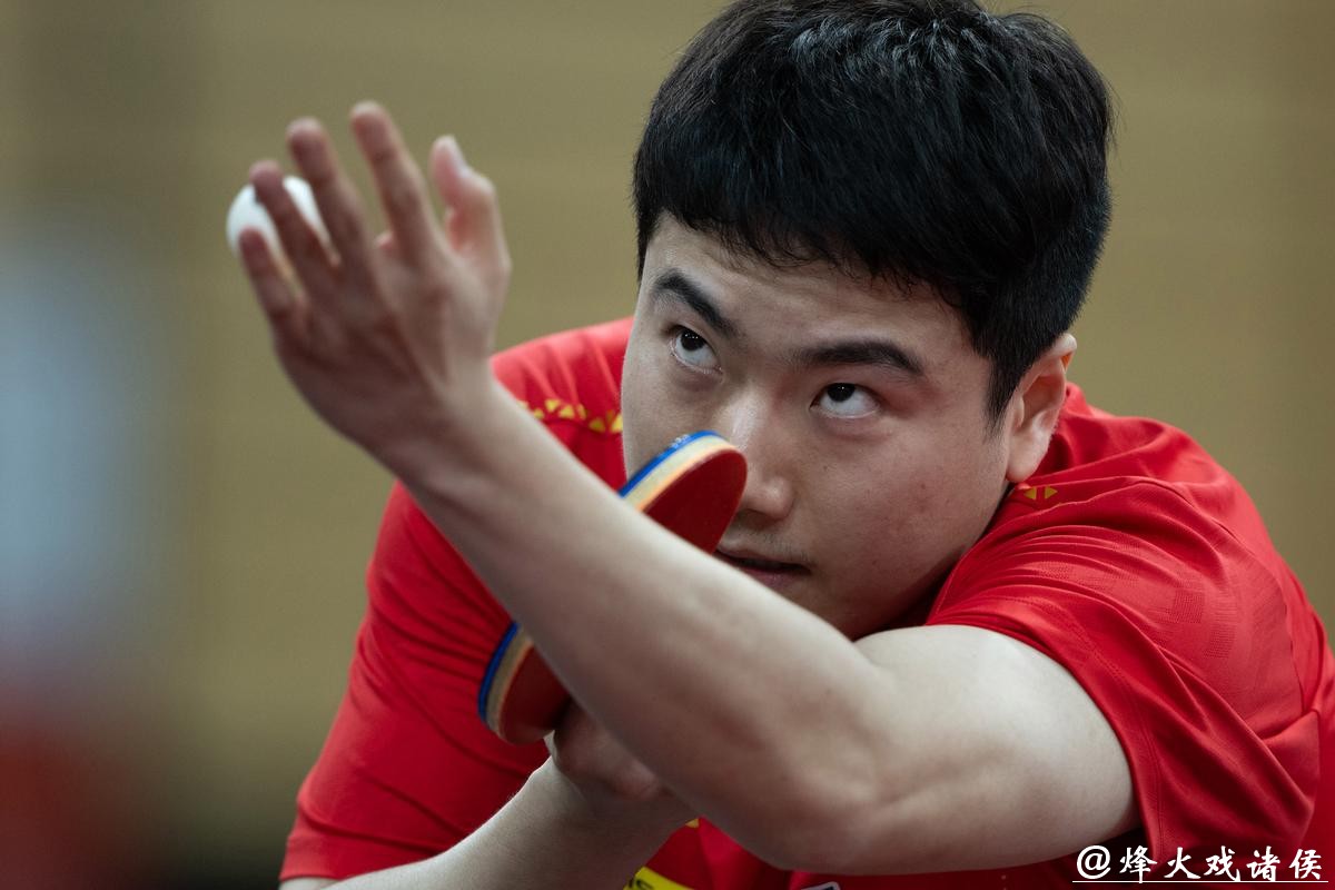 梁靖崑连续双线首战出局,膝伤加重影响走路,国乒男队主力人选成谜 梁靖崑连续双线首战出局,膝伤加重影响走路,国乒男队主力人选成谜